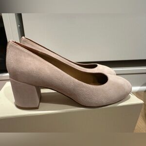 Margaux Pump NWOB Nude size 8.5 Wide